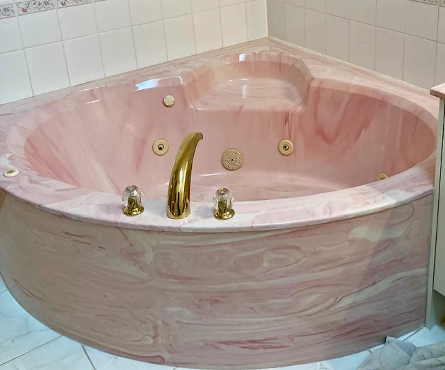 jetted tub before refinishing
