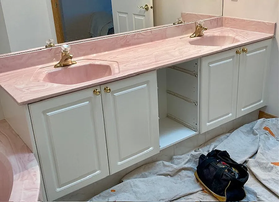 jetted tub before refinishing