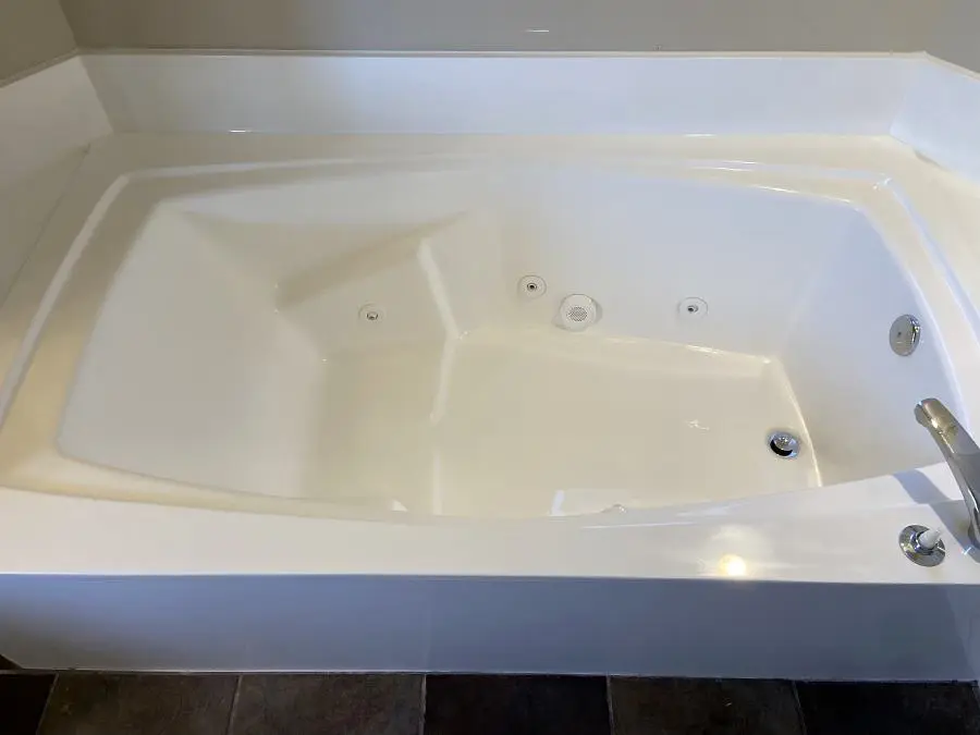 jetted tub after refinishing