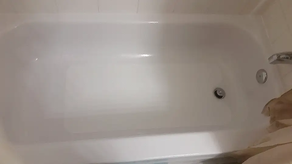 NEW - With Slip-Resistant Vinyl Tub Mat