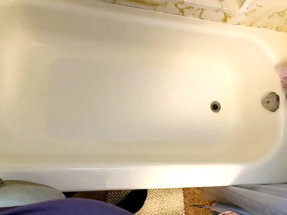 NEW - With Slip-Resistant Vinyl Tub Mat